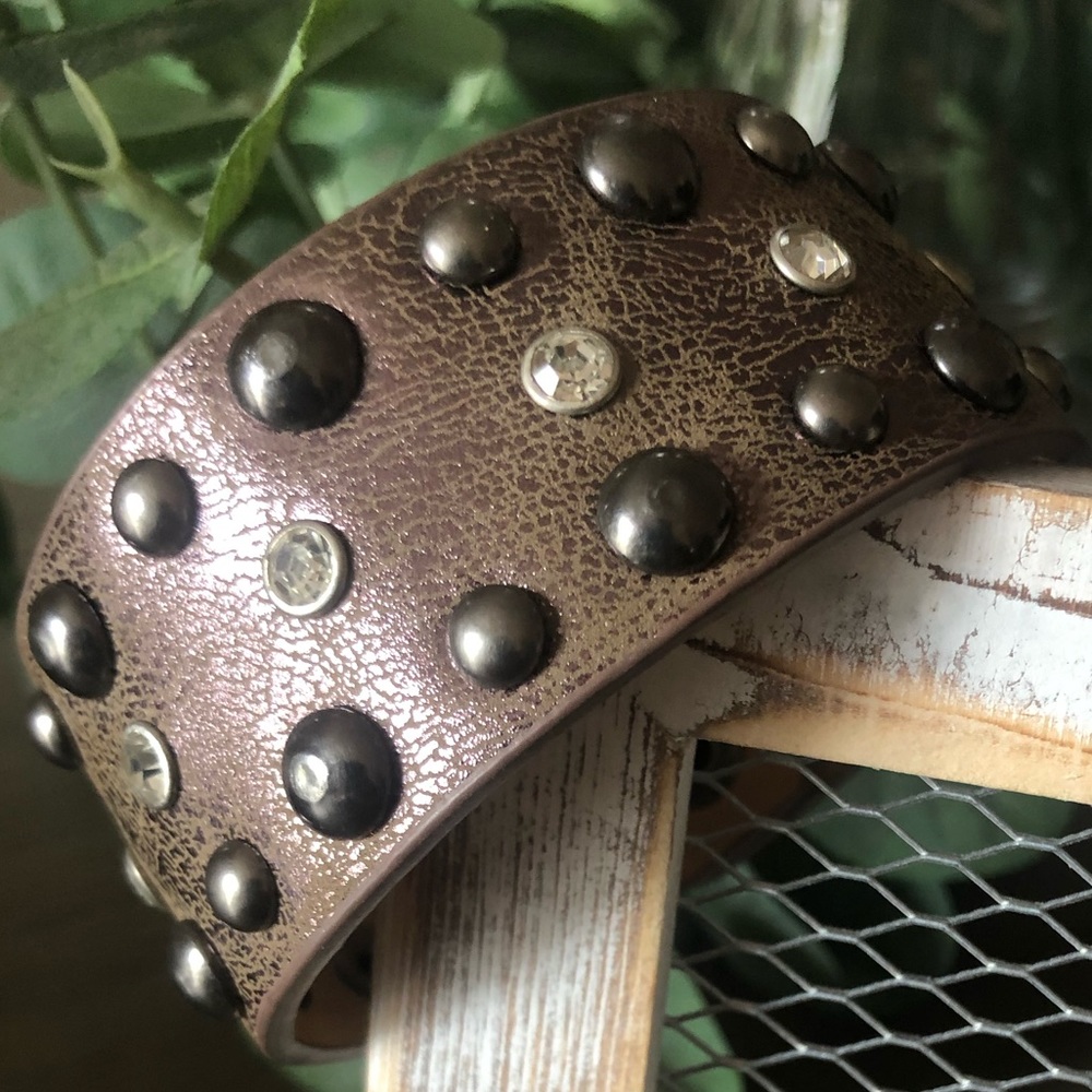 ☠️ Metallic Leather Studded Cuff ☠️